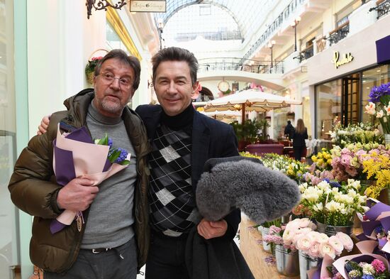 Spring flower bazaar in Petrovsky Passage