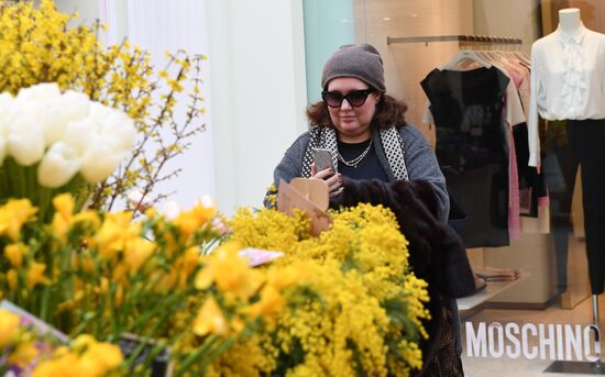 Spring flower bazaar in Petrovsky Passage