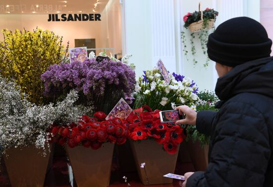 Spring flower bazaar in Petrovsky Passage