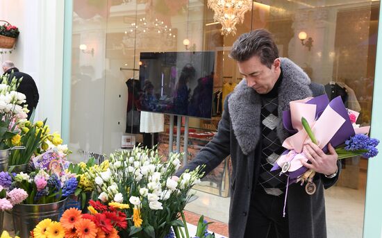 Spring flower bazaar in Petrovsky Passage