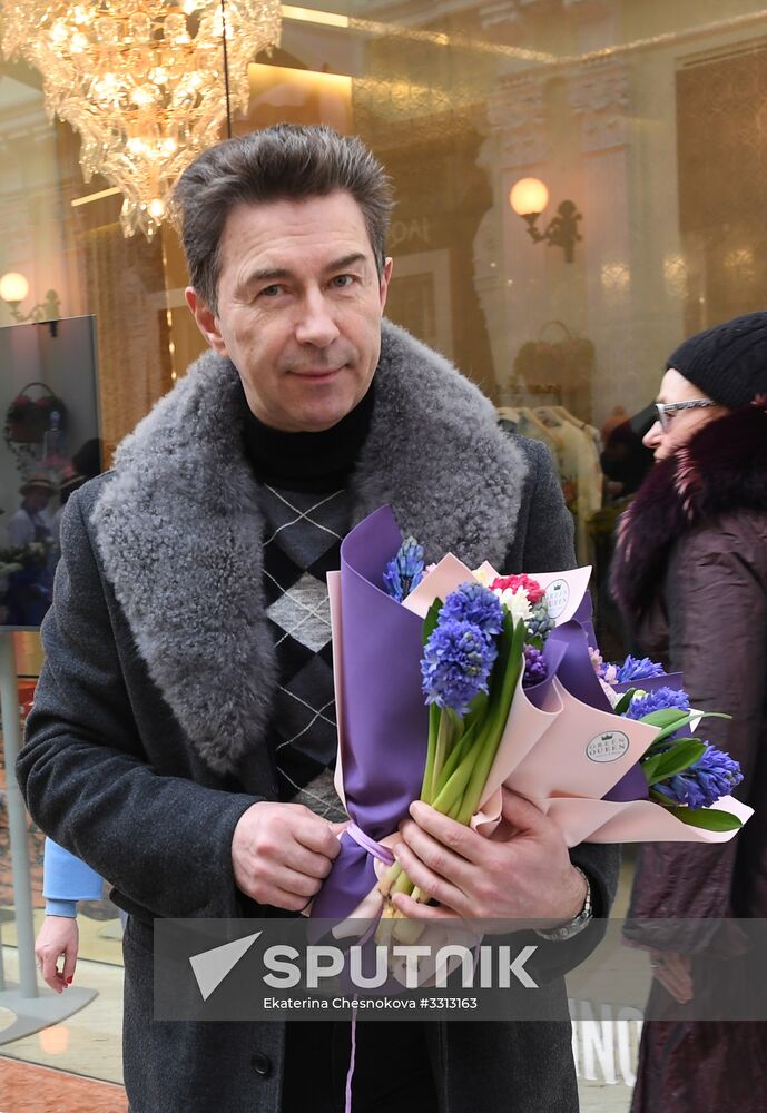 Spring flower bazaar in Petrovsky Passage