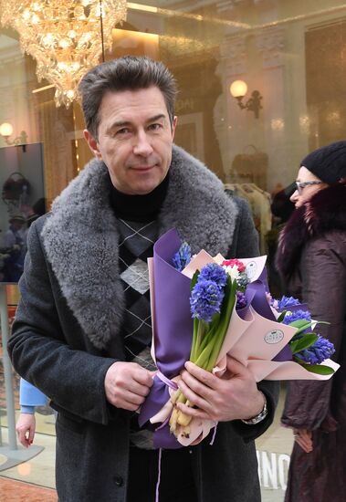 Spring flower bazaar in Petrovsky Passage