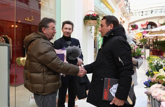 Spring flower bazaar in Petrovsky Passage