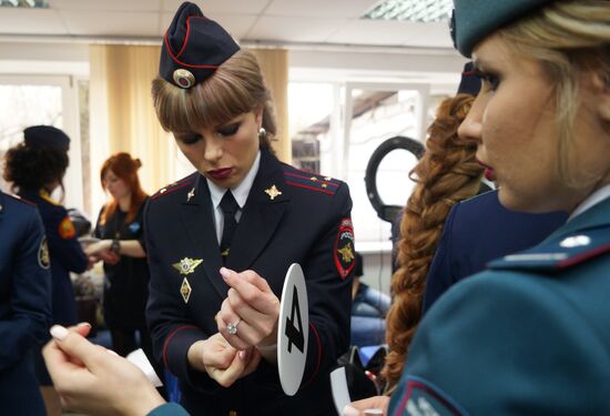Beauties Wearing Epaulettes contest