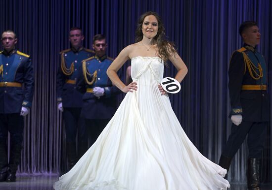 Beauties Wearing Epaulettes contest