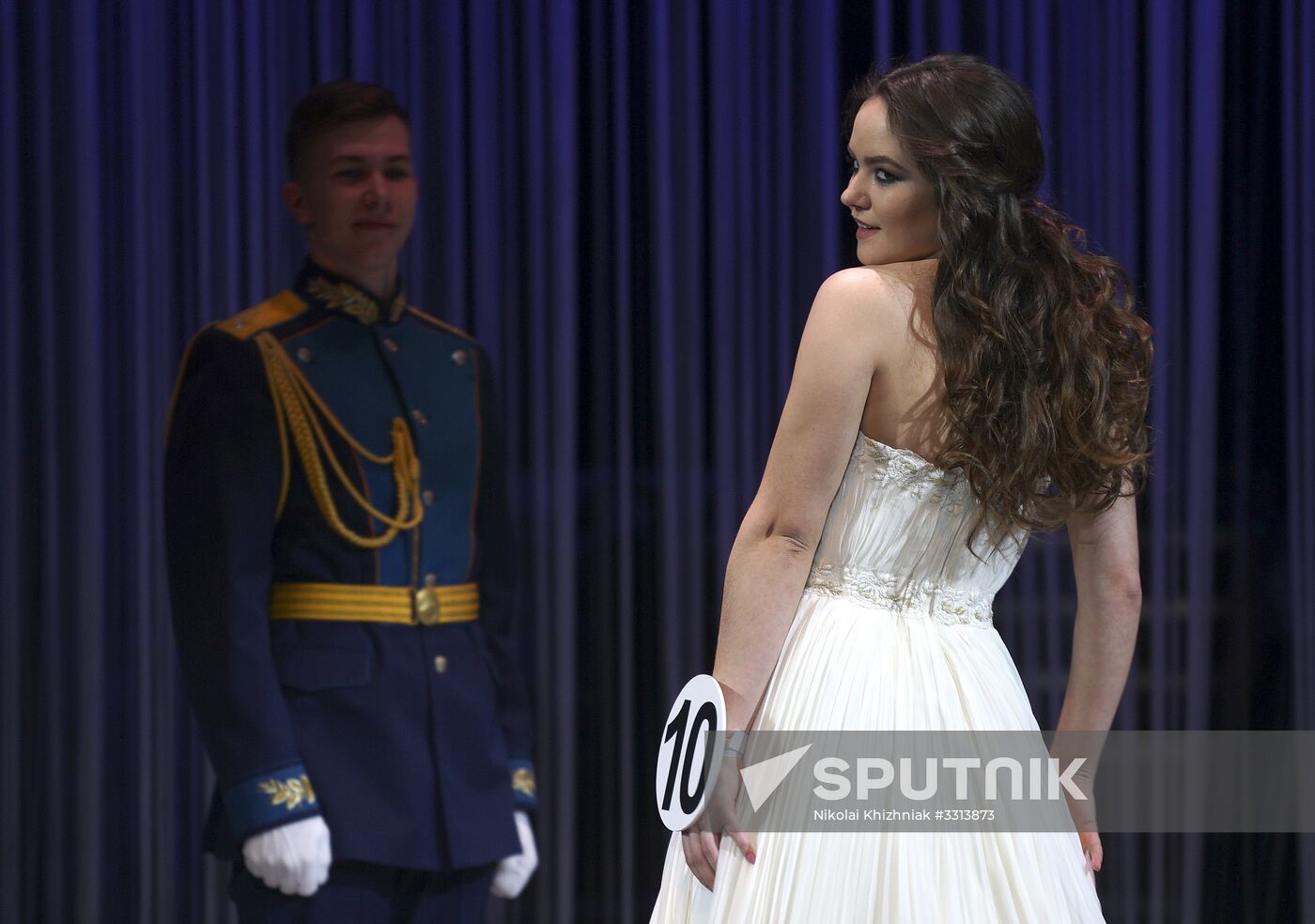 Beauties Wearing Epaulettes contest