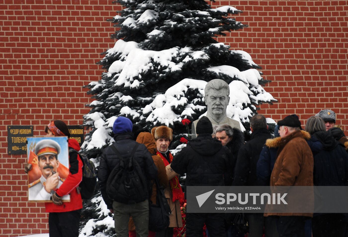 Laying flowers at Stalin's tomb by Kremlin wall