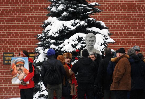 Laying flowers at Stalin's tomb by Kremlin wall