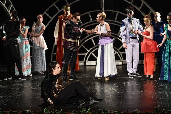 Romeo and Juliet theater show