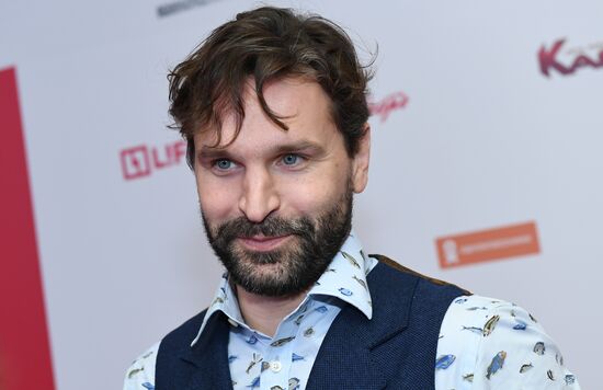 Movie Hello There, Oksana Sokolova debuts in Moscow