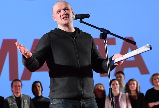 Movie Hello There, Oksana Sokolova debuts in Moscow