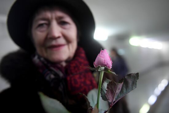 Moscow Metro hosts Freeze Flowers, Melt Hearts project