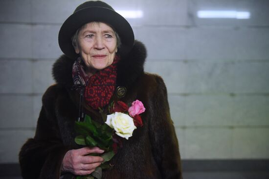 Moscow Metro hosts Freeze Flowers, Melt Hearts project