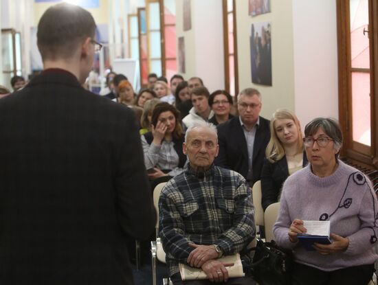 Coaching election monitors at Vladimir Putin's campaign headquarters