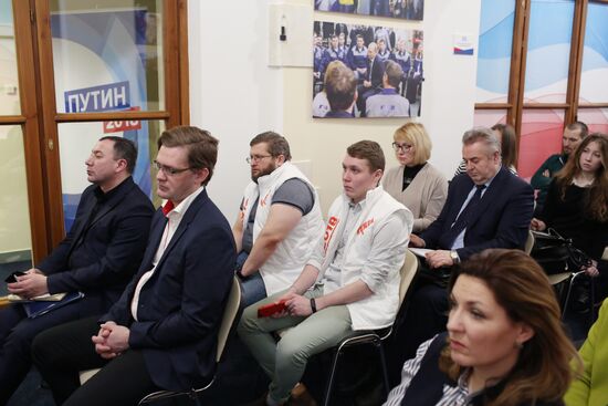 Coaching election monitors at Vladimir Putin's campaign headquarters