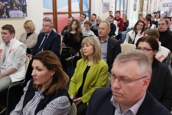 Coaching election monitors at Vladimir Putin's campaign headquarters