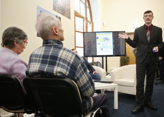 Coaching election monitors at Vladimir Putin's campaign headquarters