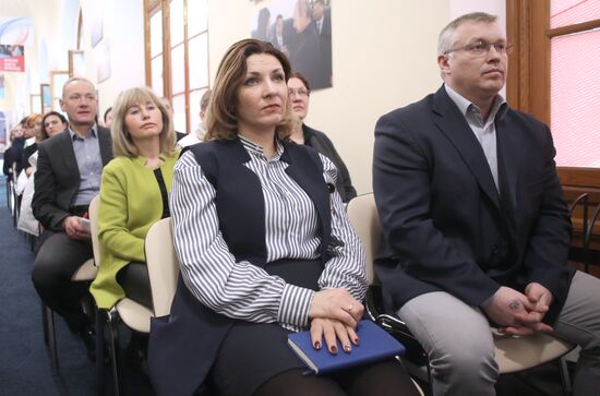 Coaching election monitors at Vladimir Putin's campaign headquarters