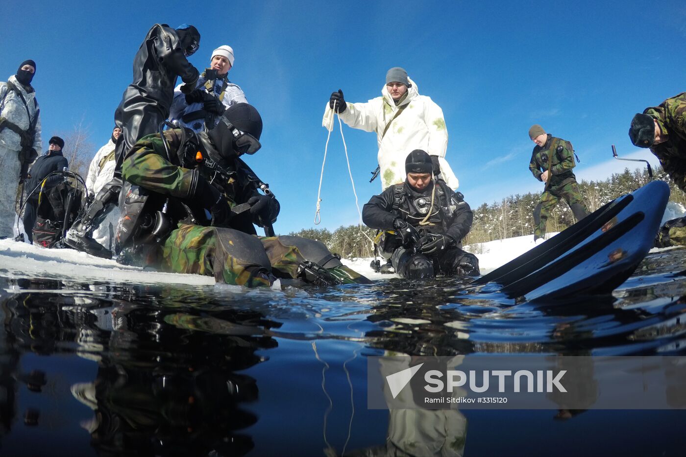 Divers of National Guard's special task force unit in combat training