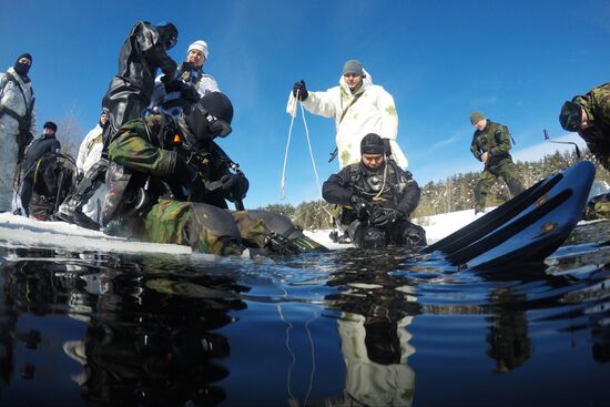 Divers of National Guard's special task force unit in combat training