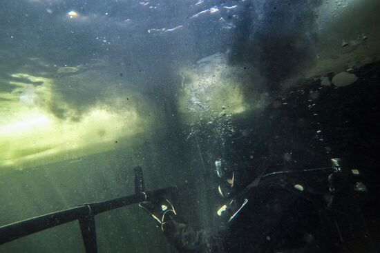 Divers of National Guard's special task force unit in combat training