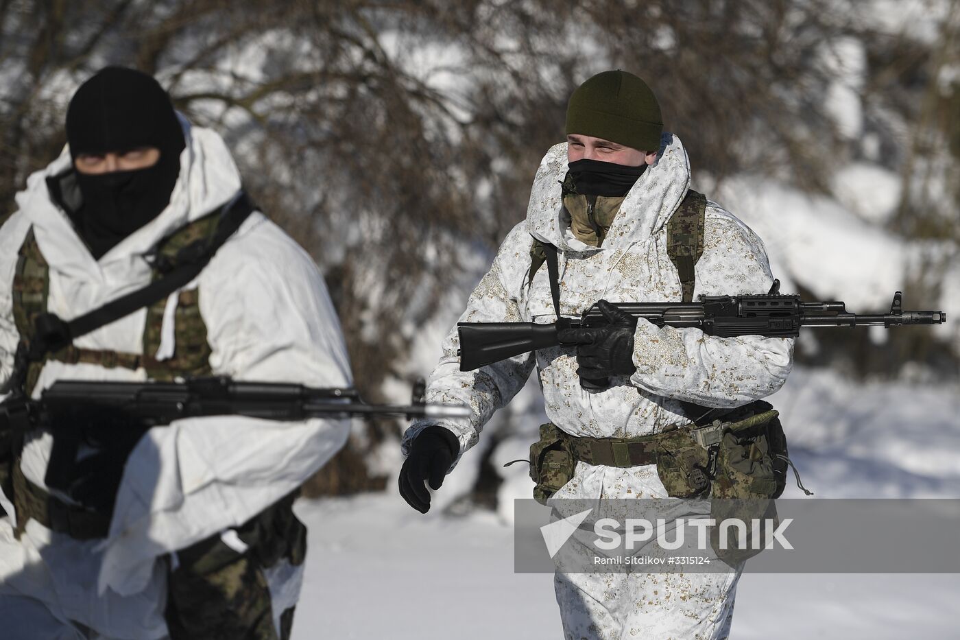 Divers of National Guard's special task force unit in combat training