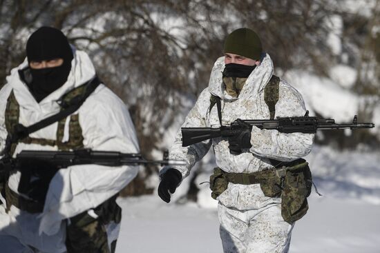 Divers of National Guard's special task force unit in combat training