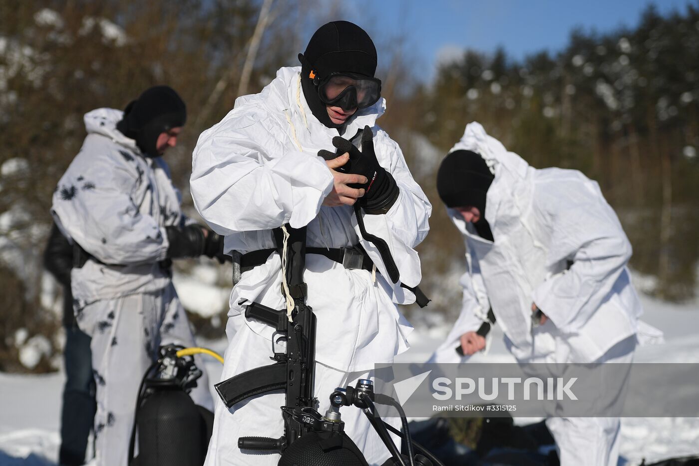 Divers of National Guard's special task force unit in combat training