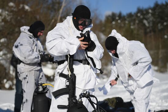 Divers of National Guard's special task force unit in combat training