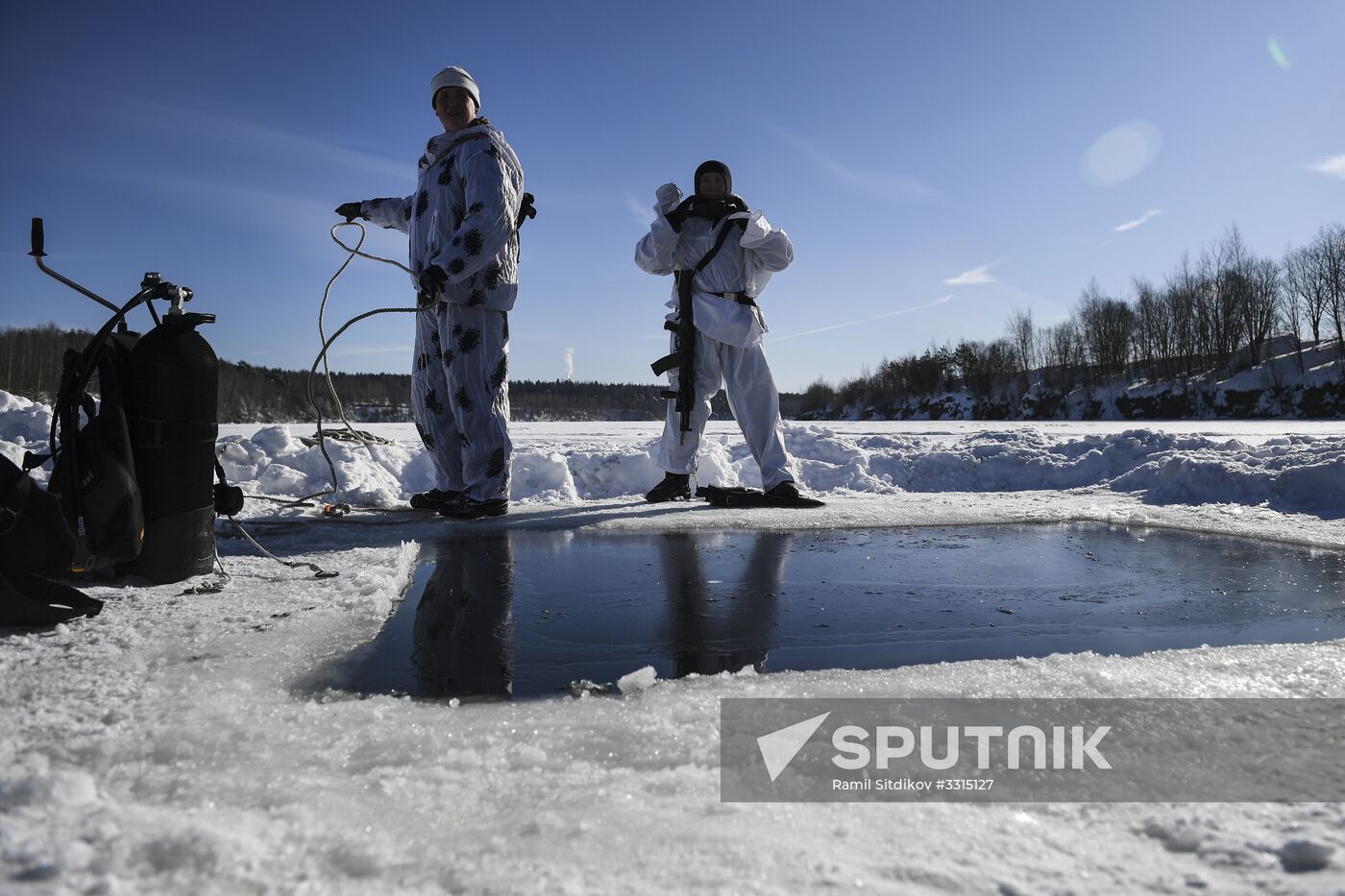 Divers of National Guard's special task force unit in combat training