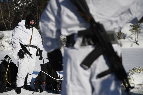 Divers of National Guard's special task force unit in combat training