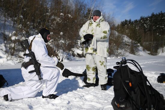 Divers of National Guard's special task force unit in combat training
