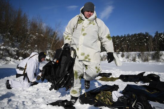 Divers of National Guard's special task force unit in combat training