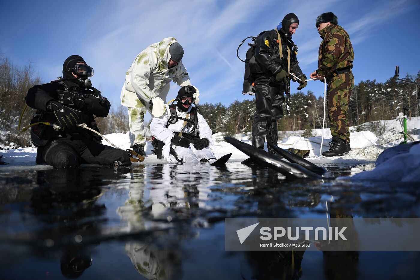 Divers of National Guard's special task force unit in combat training