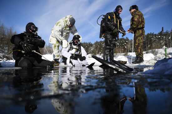 Divers of National Guard's special task force unit in combat training
