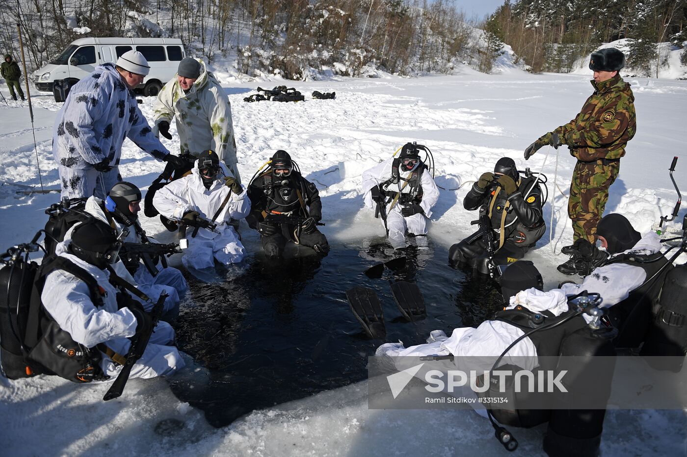 Divers of National Guard's special task force unit in combat training