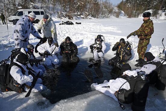 Divers of National Guard's special task force unit in combat training
