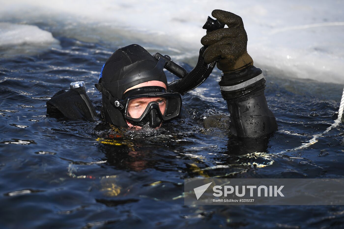 Divers of National Guard's special task force unit in combat training