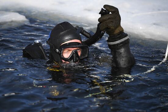 Divers of National Guard's special task force unit in combat training