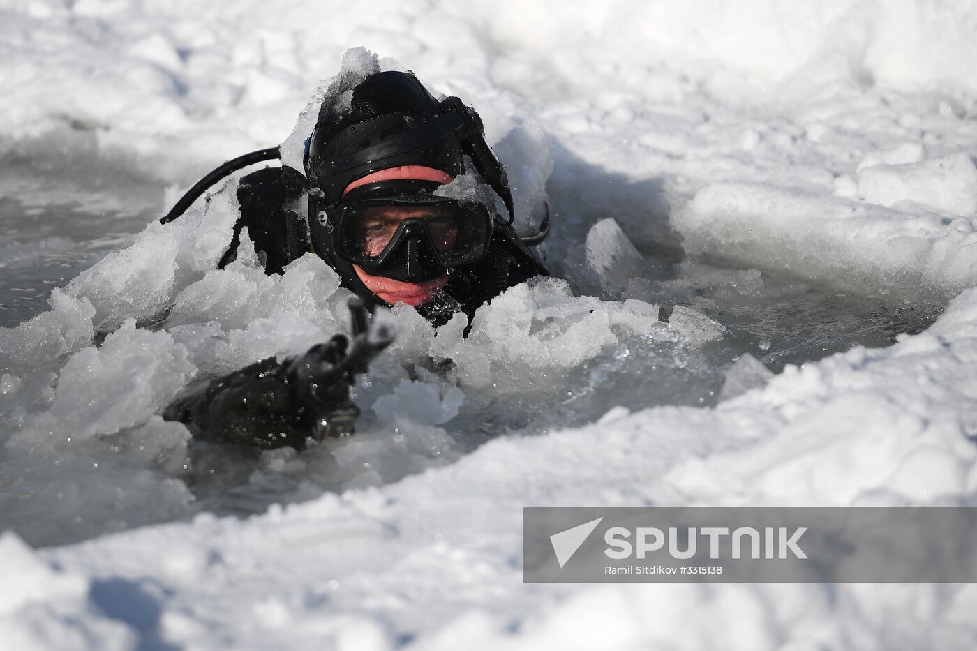 Divers of National Guard's special task force unit in combat training