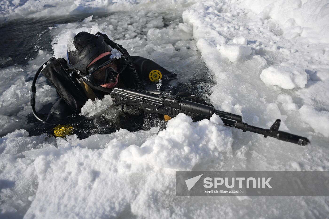 Divers of National Guard's special task force unit in combat training