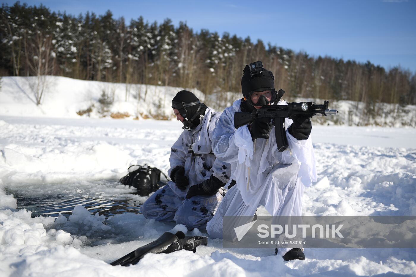 Divers of National Guard's special task force unit in combat training