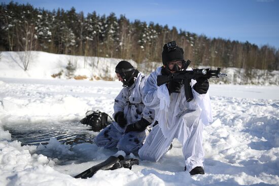 Divers of National Guard's special task force unit in combat training
