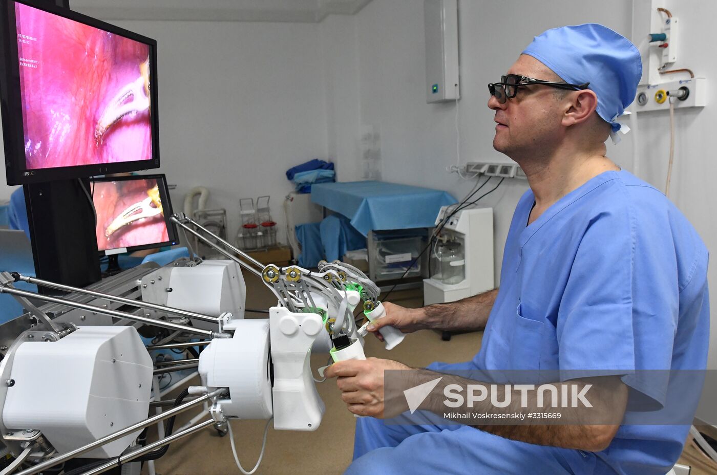Russian surgical robot performs test surgery on swine in Penza