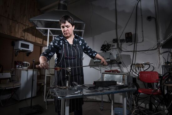 'Non-feminine' profession. Glassblower Yekaterina Vasilik