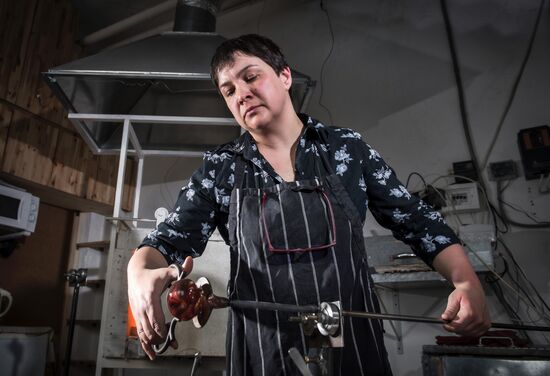 'Non-feminine' profession. Glassblower Yekaterina Vasilik