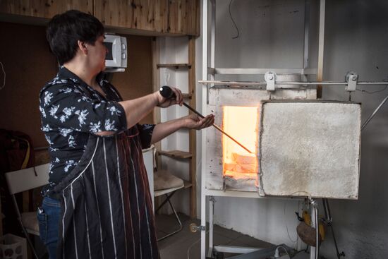 'Non-feminine' profession. Glassblower Yekaterina Vasilik