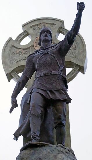 Alexander Nevsky monument is erected in Kaliningrad