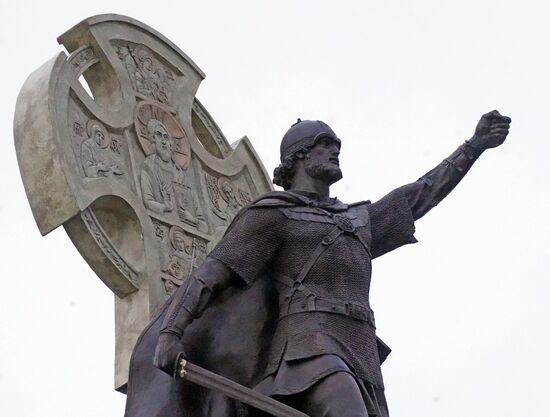 Alexander Nevsky monument is erected in Kaliningrad
