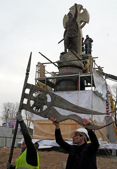 Alexander Nevsky monument is erected in Kaliningrad